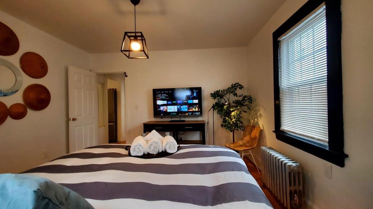 The Blue Sapphire 2Br 2 King Beds & Ample Backyard Lejlighed Bridgeport Eksteriør billede
